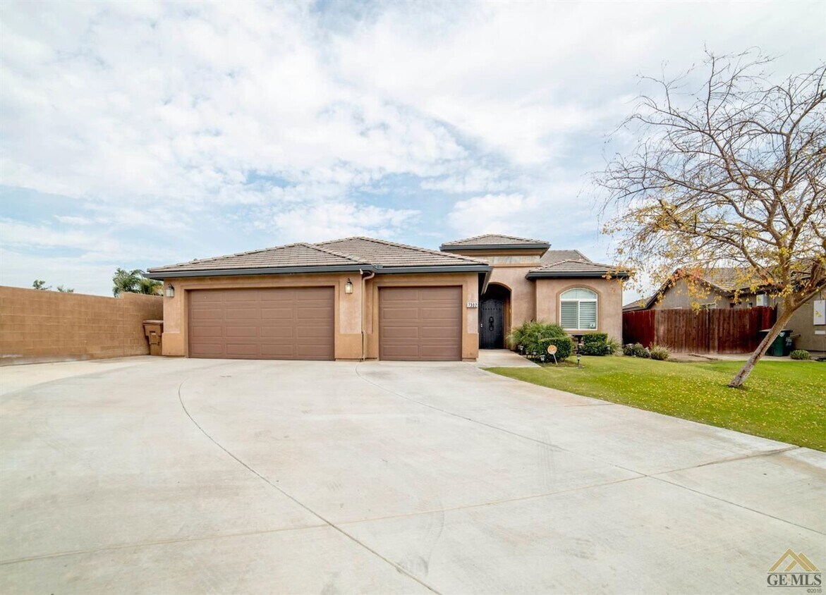 Fantastic SW home in a CulDeSac. It feat... House Rental in