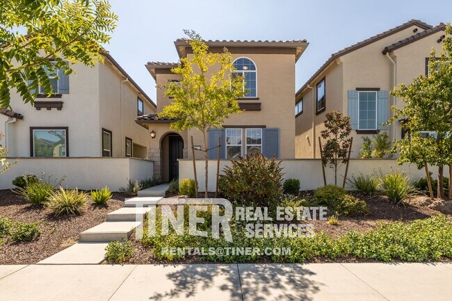 Building Photo - Well Appointed Roseville Home!