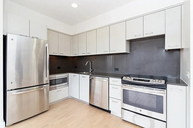 Foto del edificio - 31-57-57 31st St