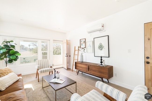 Foto del edificio - 5847 1/2 Ernest Ave-