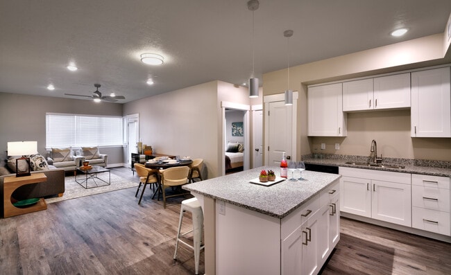 CHOLLA: 2x2 FLAT W/OPEN LIVING - Coyote Creek