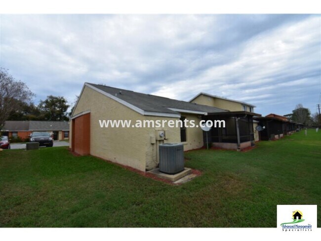 Building Photo - 3/2 Villa For Rent In Silver Park ~ Cerami...
