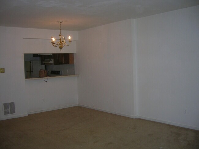Foto del edificio - 2 BR/ 2.5 BA Two Bedroom Townhouse in the West End.