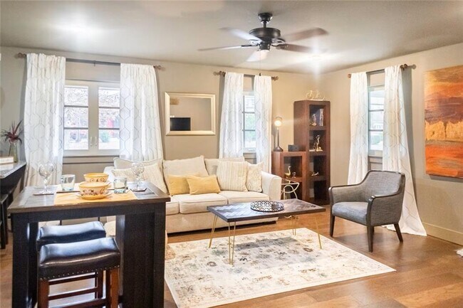 Foto del edificio - 301 NW F St