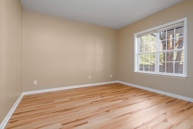 Building Photo - NW Raleigh Townhouse- Available April 10th