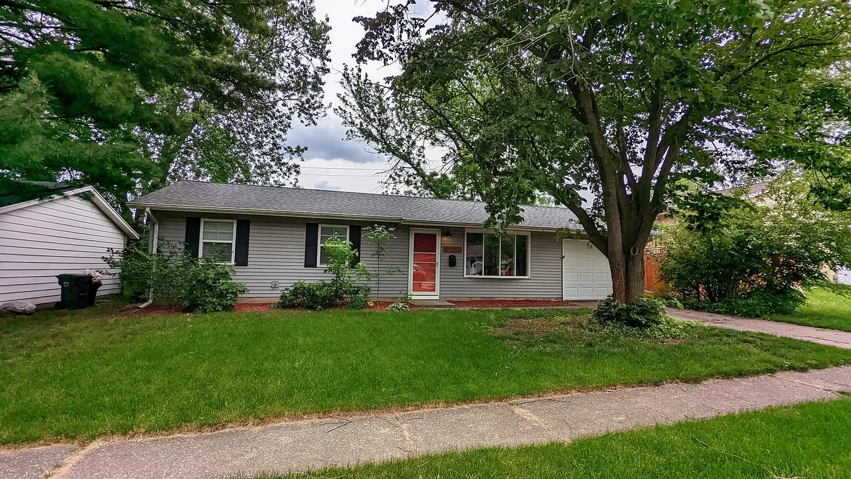 Primary Photo - 2103 E Country Squire Dr
