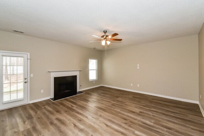 Building Photo - 146 Edison Dr
