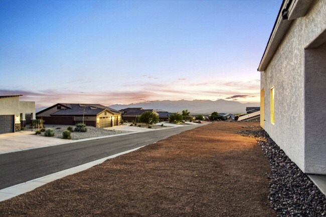 Foto del edificio - Beautiful Contemporary home with panoramic...
