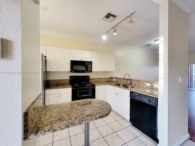 Foto del edificio - 17381 NW 7th Ave