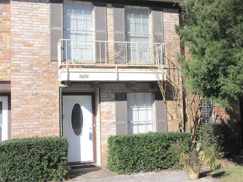 10694 Hazelhurst Dr Unit 8, Houston, TX 77043 Condo for Rent in