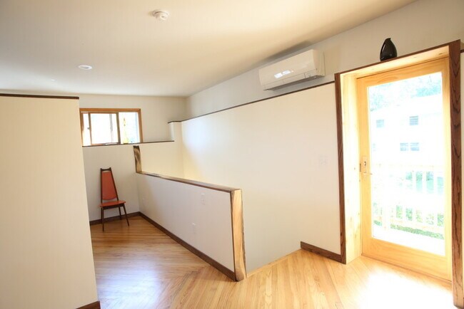 Foto del edificio - 109 E Lakeside St
