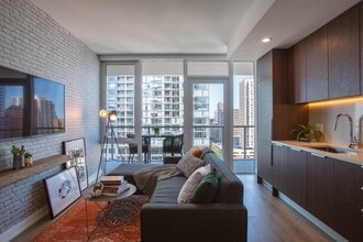 Building Photo - 208 W Hill St