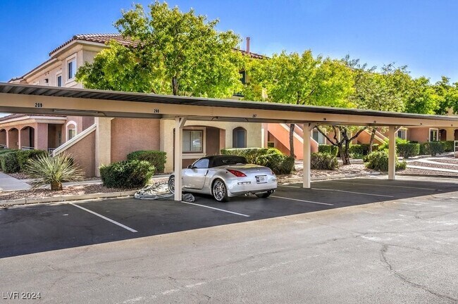 Foto del edificio - 424 Pine Haven St