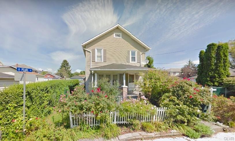 Primary Photo - 209 Oak St