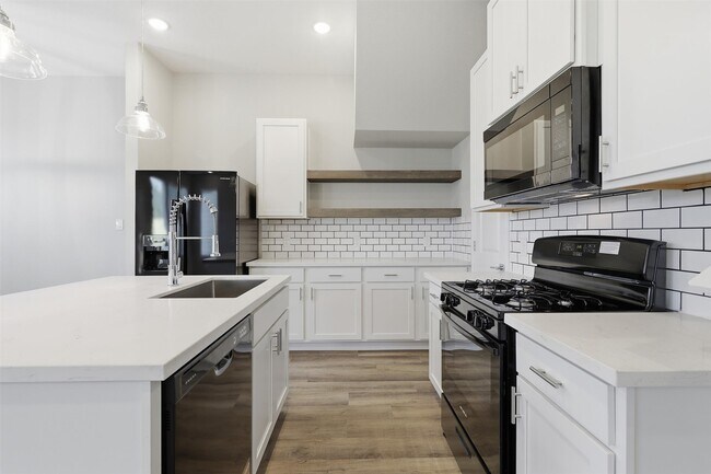 Foto del edificio - 9906 Clark Cyn Ln