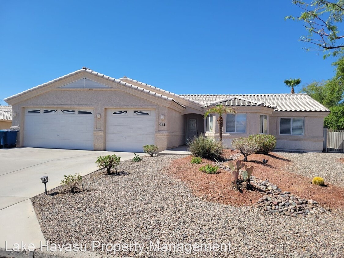 Primary Photo - 3 br, 2 bath House - 692 Apache Dr