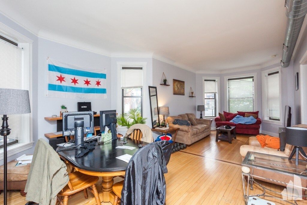 Foto principal - 1014 W Roscoe St