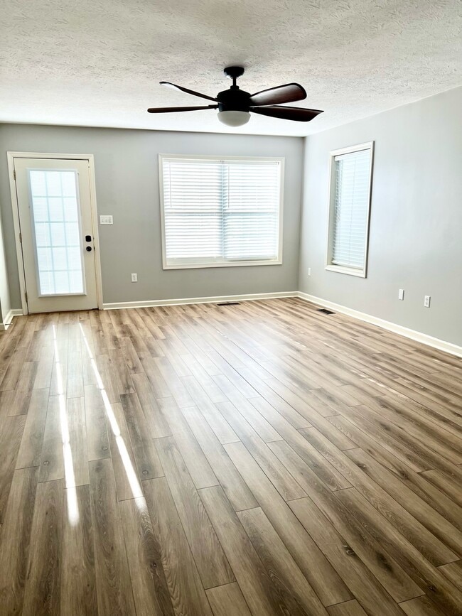 Building Photo - 11 Cobra Ct