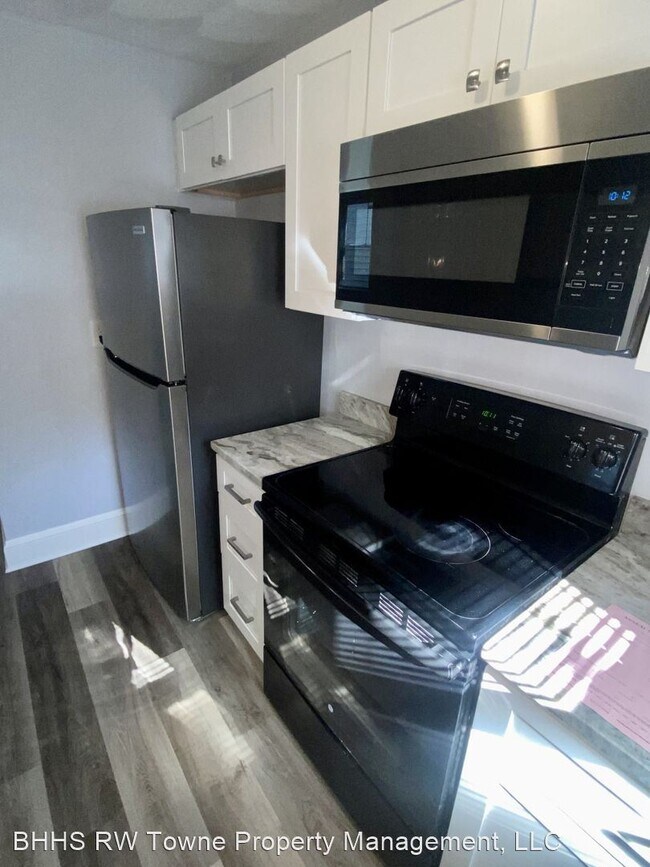 Building Photo - 2 br, 1.5 bath House - 940 Reservoir Avenue