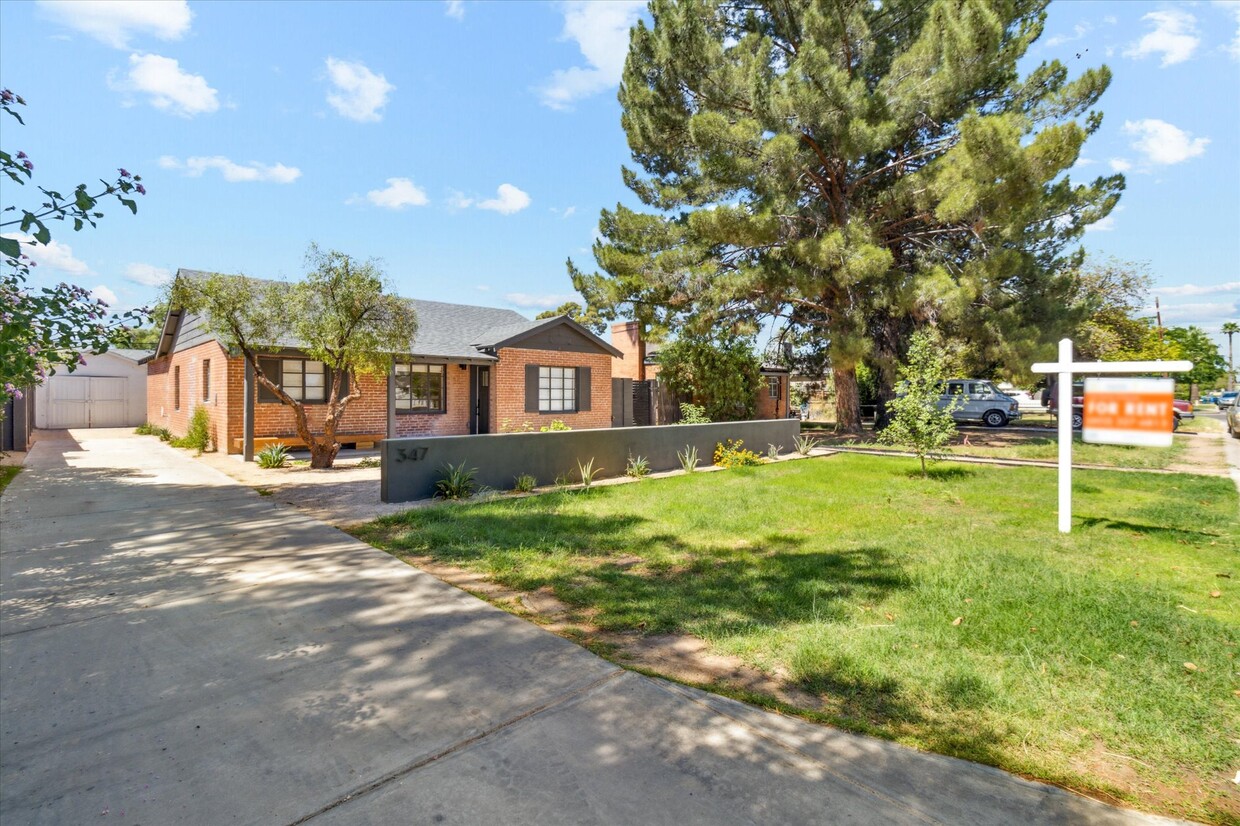 Primary Photo - 347 W Roma Ave