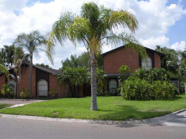 Building Photo - 2802 Treasure Hills Blvd