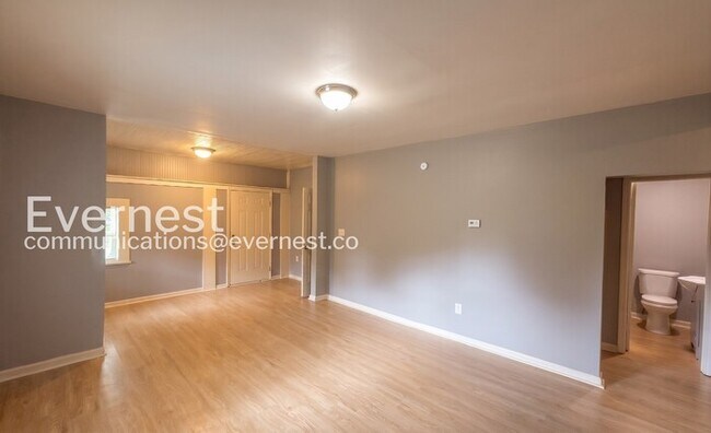Foto del edificio - 2 Bed/2 Bath Home with Off-Street Parking / Available Now!