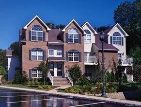 Building Photo - 44 Pinnacle Dr