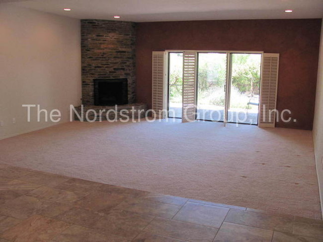 Building Photo - Craycroft/Sunrise - 5360 N Apache Hills Trail