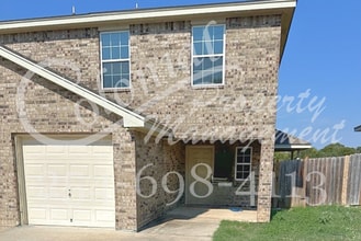 Building Photo - 808 Carla Kay Dr