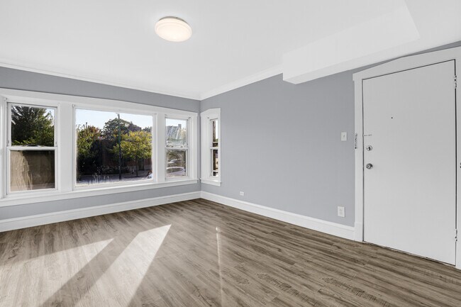 Building Photo - 2817 N Clybourn Ave