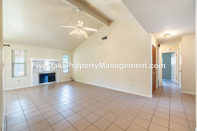 Building Photo - 7829 Wooddale Way