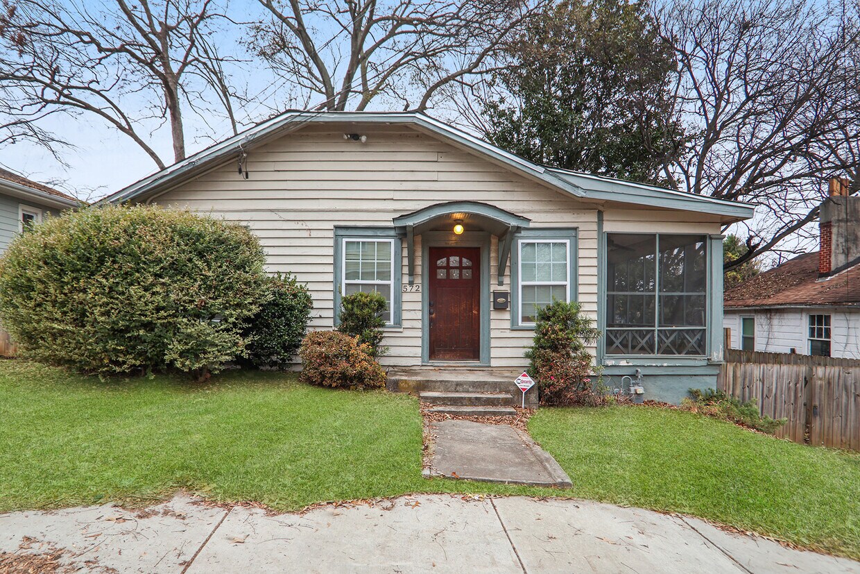 Primary Photo - 572 Winton Terrace NE