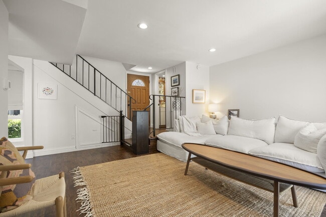 Building Photo - 27462 Country Glen Rd