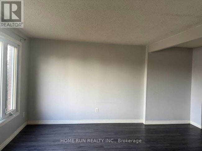 Building Photo - 1285 Meadowlands Dr E