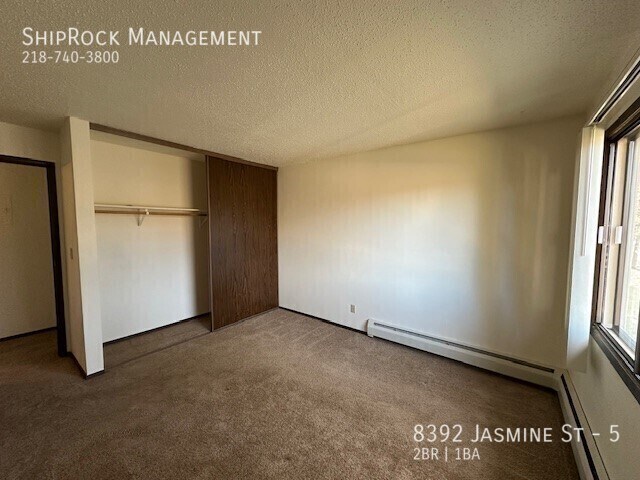 Foto del edificio - Meadowbrook 8392-5