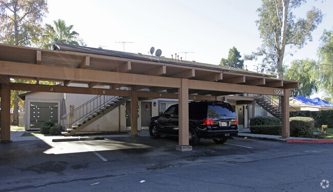 Building Photo - 1004 E Deodar St