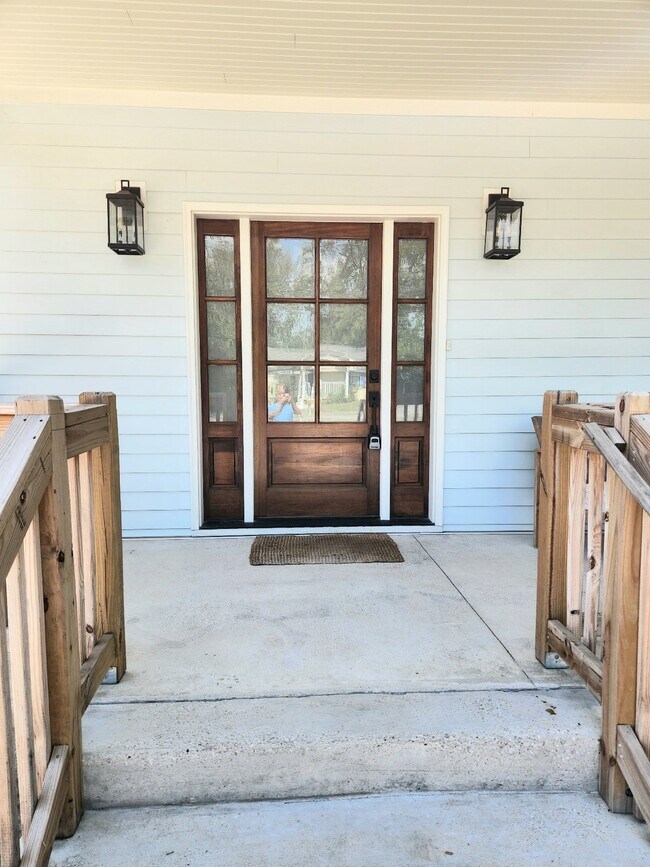 Building Photo - LIKE NEW 4BR/3BA in East Nashville!
