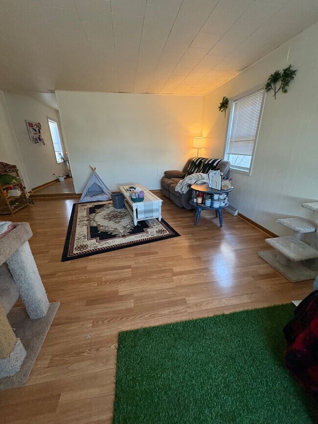 Foto del edificio - 2 Bedroom 1 Bathroom Single Family Home On The North Side