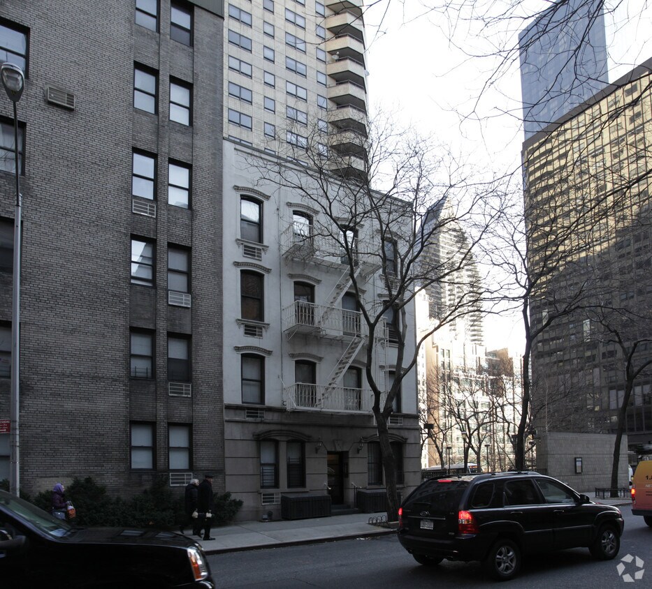 Primary Photo - 241 E 46th St
