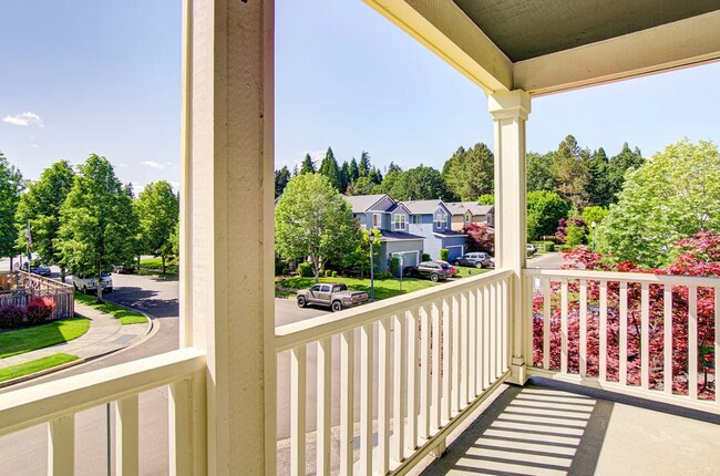 Building Photo - Beautiful 3 Bedroom 2.5 Bath House with fu...