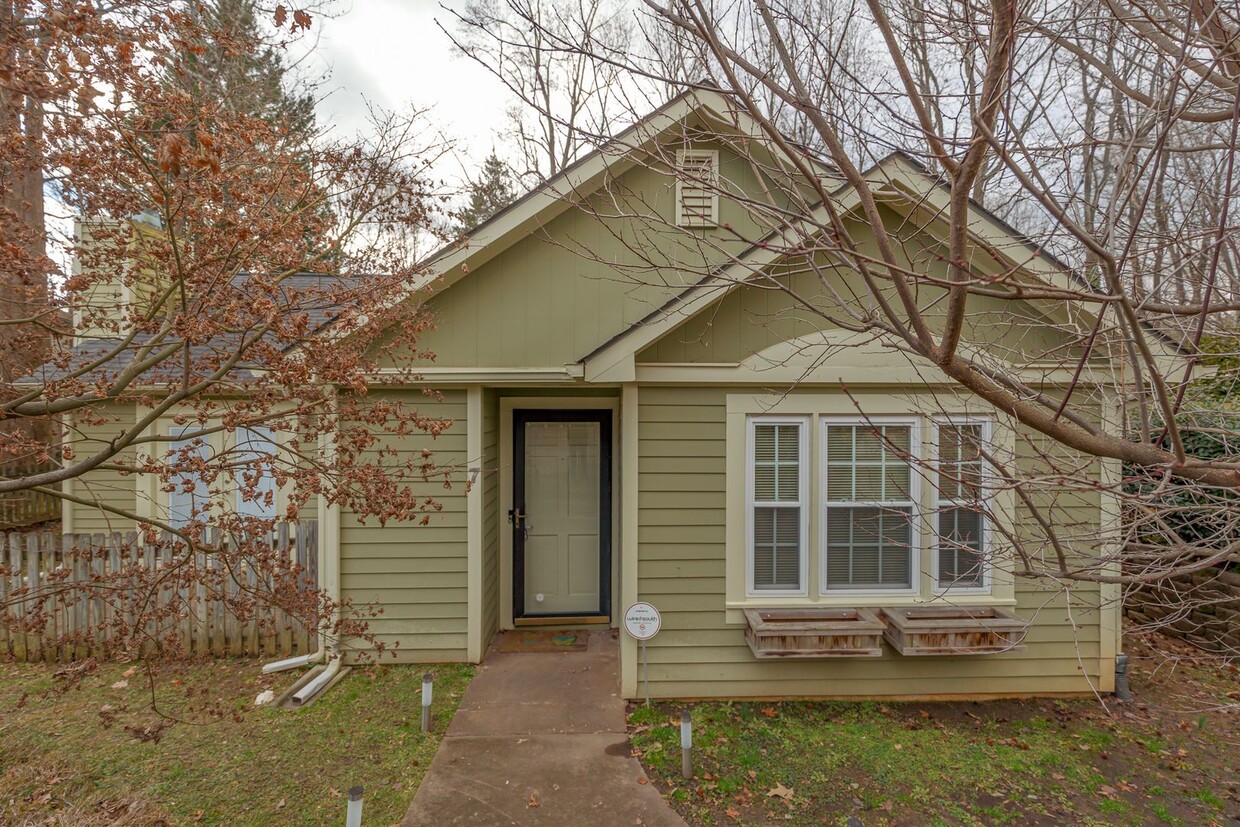 Primary Photo - Beautiful Home in a quiet neighborhood