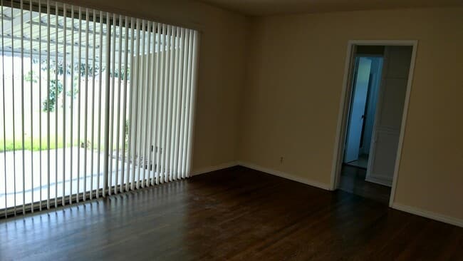 Building Photo - 670 Willow Ave