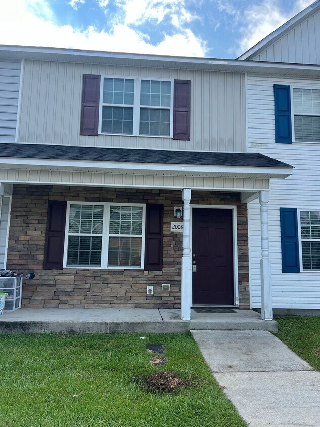 Primary Photo - Nice 2 bedroom, 2.5 townhouse