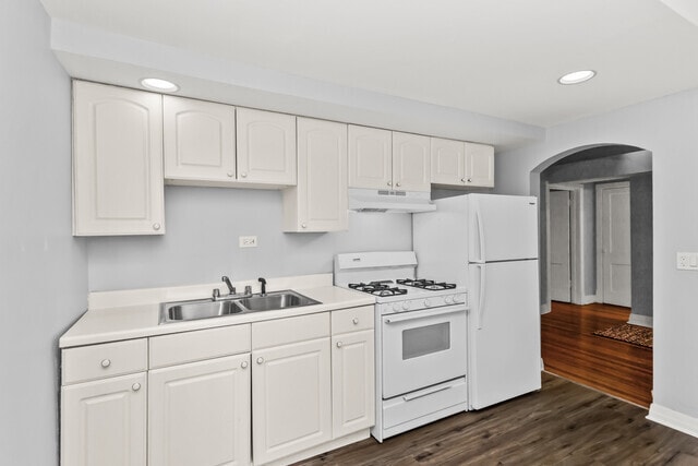 Building Photo - 3648 N Pine Grove Ave