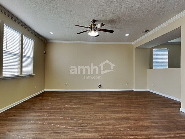 Foto del edificio - 76032 Deerwood Dr