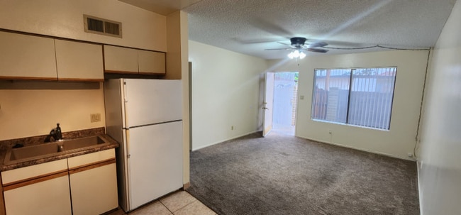 Foto del edificio - 1041 N Mesa Dr