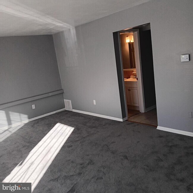 Foto del edificio - 1971 Addison Rd S