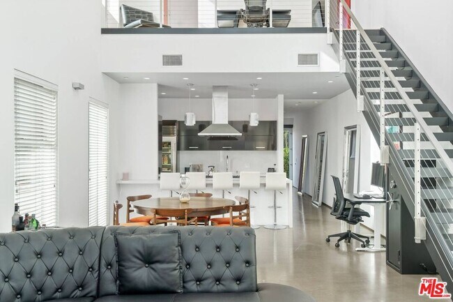 Foto del edificio - 611 N Bronson Ave