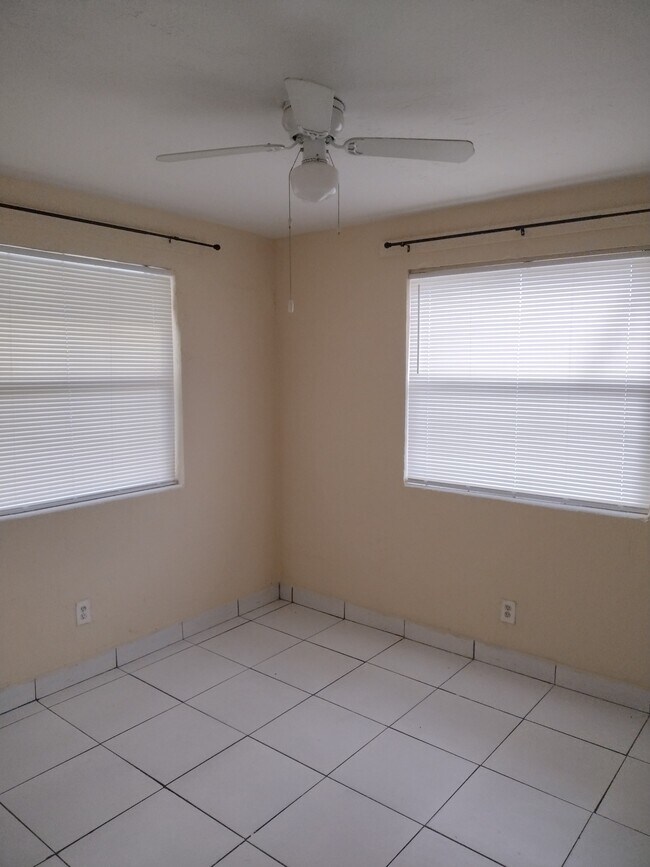 Foto del edificio - 1001 NW 8th St
