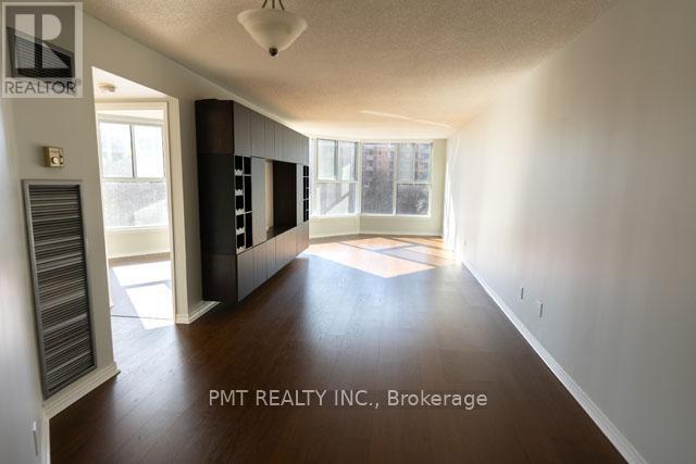 Photo du bâtiment - 222 The Esplanade